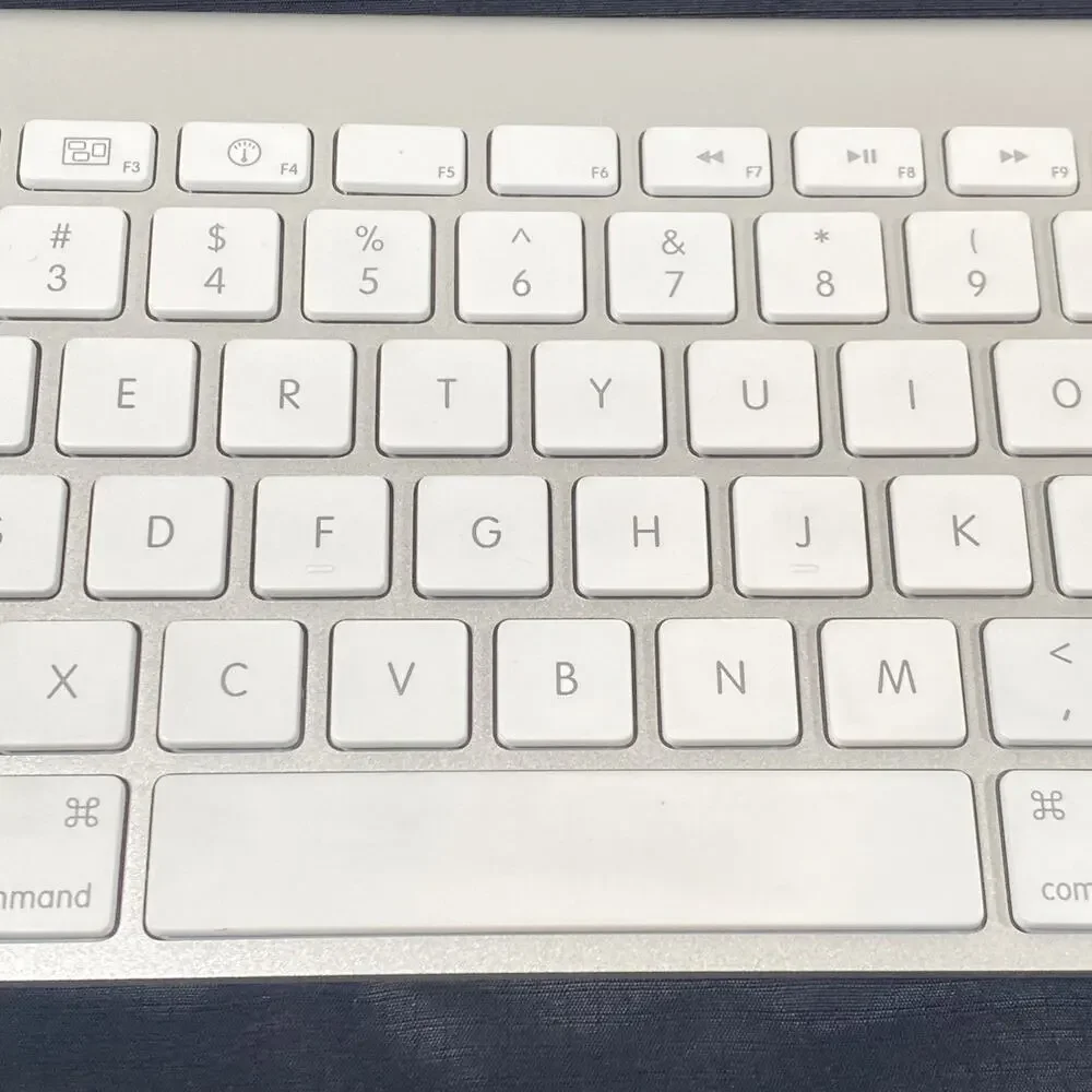 Apple Wireless Keyboard Model A1314 Fully Tested & Working - White - Aluminum